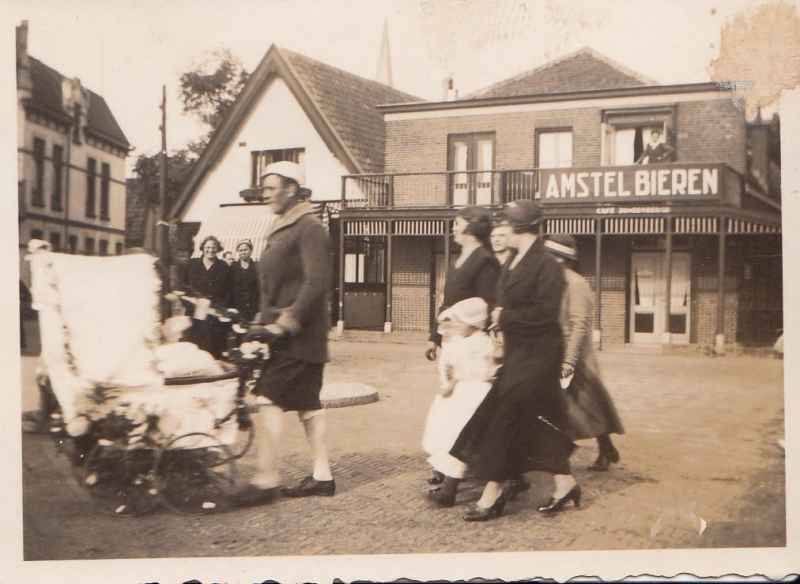 Volksfeest in Wijk aan Zee
Volksfeest in Wijk aan Zee op het Julianaplein 
Keywords: waz personen