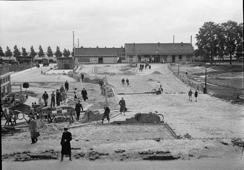 Stations plein in aanbouw 
Foto Hommes
Keywords: Bwijk Station Beverwijk