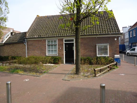 Meester van Lingelaan 17 april 2019
Meester van Lingelaan huisje van kunstschilder  Jan van der Schoor  
Keywords: Bwijk