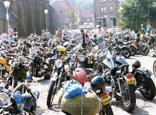 Volksfeesten
Volksfeesten Motoren dag op Julinanaplein
Keywords: waz Volksfeesten