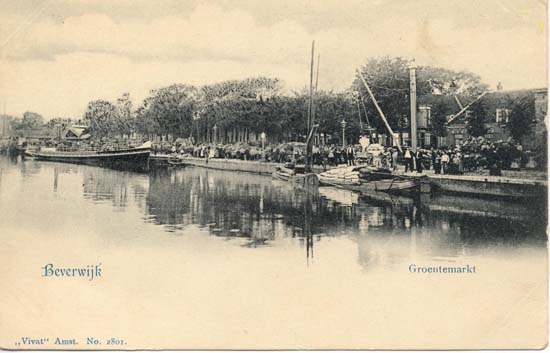 Haven de Meer
De Meer gezien vanaf de Koude Horn. Een prachtig plaatje dat al meer dan 100 jaar oud moet zijn. Het is er een drukte van belang, dus moet er iets bijzonders aan de hand zijn, tenzij de fotograaf hiervoor verantwoordelijk zal zijn geweest.
Keywords: de meer Koude Horn bwijk