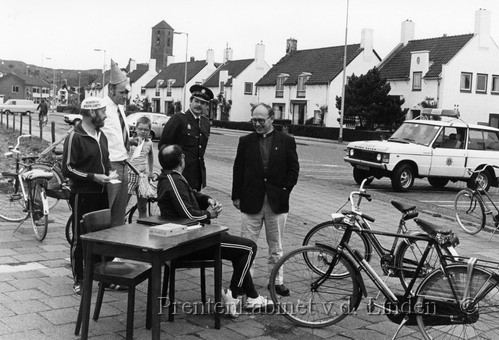 Volksfeesten
Volksfeesten politieman Maartien vd Brink
Keywords: waz Volksfeesten