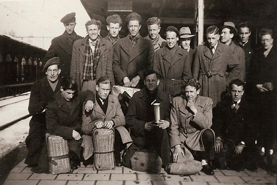 Dem Atletiek
Dem atletiek hadden wedstrijden in Leiden foto gemaakt op station 1946 of 1947


foto Henny Zweerman
Keywords: bwijk dem