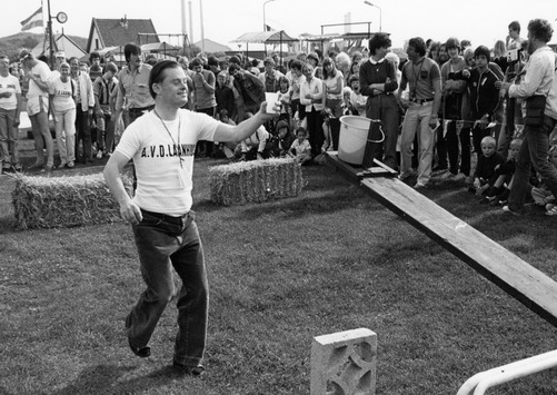 Volksfeest in Wijk aan Zee
Volksfeest in Wijk aan Zee op kamp Aardeburg
Keywords: waz