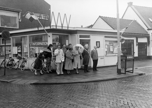 Volksfeest in Wijk aan Zee
Volksfeest in Wijk aan Zee met burgemeester  Huberts
Keywords: waz