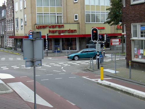 Breestraat
Breestraat met zich op de kruising Schans en Hendrik Mandeweg.
Foto: Jannie Raaijmakers 2006
Keywords: Bwijk Breestraat