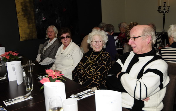 Personen uit dorp
Samenkomst van ouderen in Zeeduin met heerlijk eten.
18 jan 2013
Keywords: waz personen