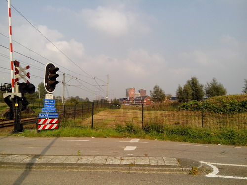 Aagtenpoort
Vergezicht naar de Broekpolder vanaf spoorwegovergang Aagtenpoort.
4 oktober 2015
Keywords: Bwijk Spoorsingel