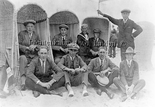 Met o.a. Leo Snijders, Kees v.d. Kolk, Wim Duin, Bart Snijders, Jan Schelvis, Klaas de Boer, Leo Schelvis, Kees de boer  anno 1928
