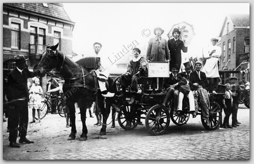 Personen 
650 Stads Schans 7 Augustus 1948 op de foto Geldermans, Chr. Braun, C. Nienkens, A. Moné, Geldermans, C. van t'hof, Jaap Kloes, C. Uitendaal
Keywords: bwijk Geldermans Chr. Braun C. Nienkens A Moné C van t'hof Jaap Kloes C Uitendaal