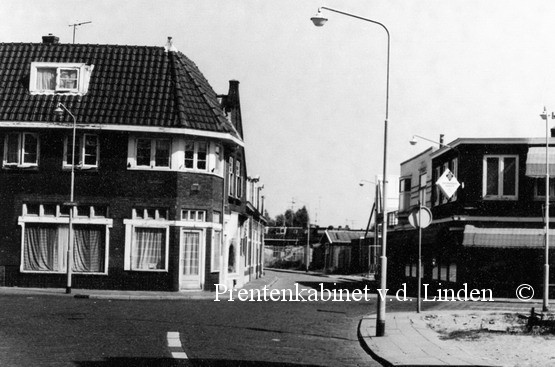 Arendsweg
Arendsweg hoek Gr. Houtweg   foto J. v.d. Linden
Keywords: bwijk arendsweg grote houtweg