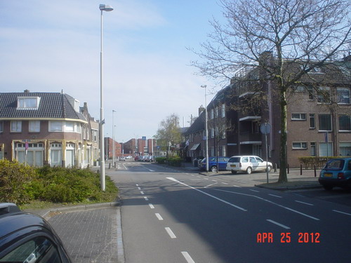 Baanstraat 
De Baanstraat, vroeger ook wel genoemd Achter de banen of Achterwech. In de volksmond ook wel De Baan of Baanweg. Ter plaatse waren vroeger de zogenaamde lijnbanen gelegen, op een lijnbaan werden door de touwslagers de zware kabels en ander touwwerk vervaardigd. Ten tijde van de aanleg van het Noordzeekanaal was er ook een touwslagerij gevestigd. Zodoende konden de arbeiders die bij de aanleg van het Noordzeekanaal betrokken waren ook 's winters werken. 

Bron: boek “Dit was Beverwijk”, auteurs: J.M. Van der Linden/ W. A. Spruit                 
Bewerking: Co Backer

Keywords: bwijk Baanstraat