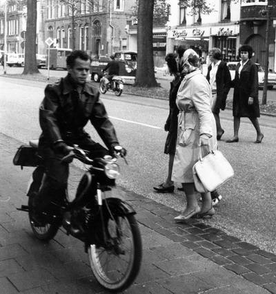 Breestraat
Breestraat met winkels   Foto Hans Blom
Keywords: bwijk breestraat