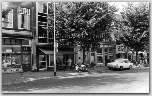 Breestraat
Dat is de Bree bomen en de beste 2 bakkers uit de buurt. Banket bakkerij Sterk en Brood bakkerij de Graauw
Keywords: bwijk breestraat