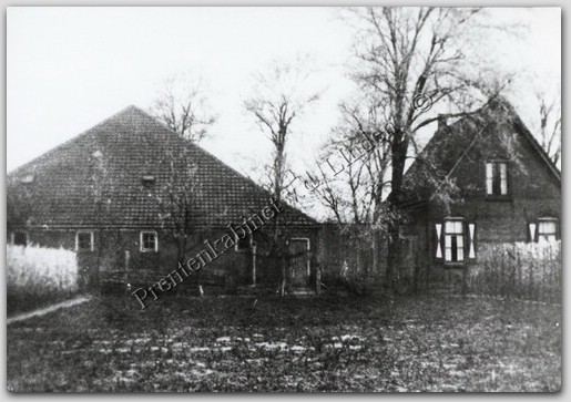 Personen
Boerderij met woonhuis van Dhr. C. Joor aan de Westerhoutweg  Foto Prentenkabinet J. v.d. Linden
Keywords: bwijk joor westerhoutweg boederij