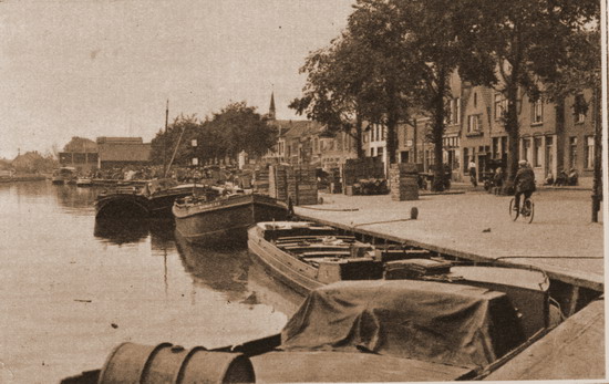 Haven de Meer
De haven aan de Meerstraat te Beverwijk, gezien vanaf de Koudehorn
Keywords: haven de meer bwijk