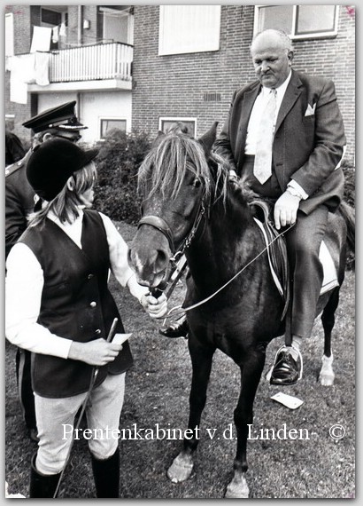 personen beverwijk
Dhr. Klomp tijdens dierendag anno 20 September 1972
Keywords: bwijk klomp