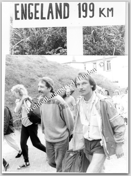 Engelandtocht 1988
Deelnemers cq opvarende van de Engelandtocht op weg naar het strand
Keywords: waz engelandtocht 1988