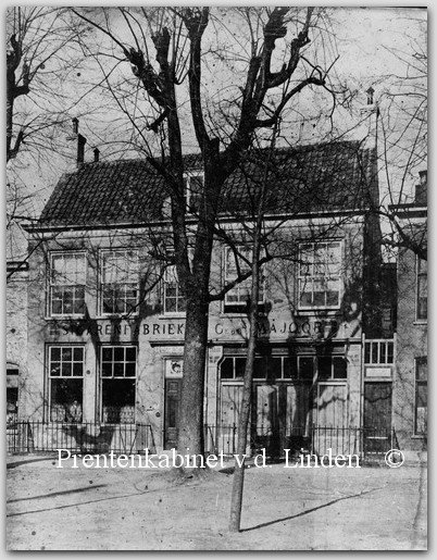 Bedrijven Beverwijk
Sigarenfabriek Gebr. Majoor welke geopend werd in 1856 aan de Breestraat in de voormalige pastorie van de Hervormde kerk. In de glorie tijd van de fabriek werkte er 900 mensen  eigen foto
Keywords: bwijk majoor sigarenfabriek