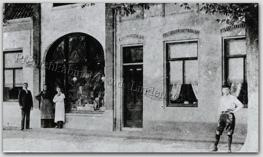 Personen
Firma Moné opgericht in 1903    Foto Prentenkabinet J. v.d. Linden
Keywords: bwijk moné