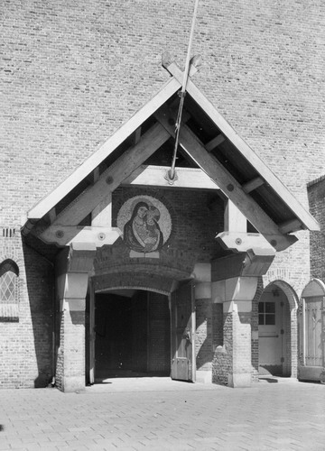 Goede raad kerk
Goede Raad Kerk ingang aan de Arendsweg
Keywords: bwijk goede raad kerk