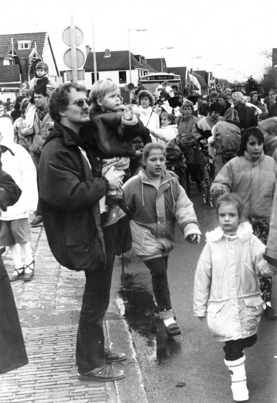 Personen uit Dorp
G. Tabak  st Nicolaas in tocht op de Verlengde Voorstraat in 1988

eigen foto
Keywords: 'waz personen