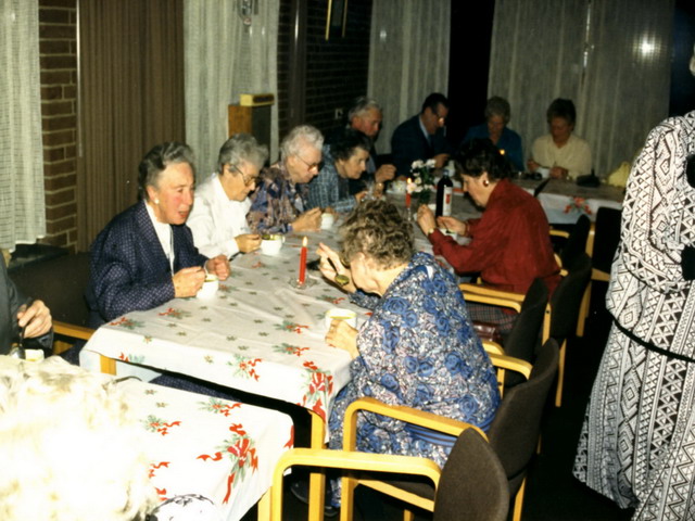 Personen
De oudjes in de Moriaan voor de Bingo middag 1989
Keywords: waz