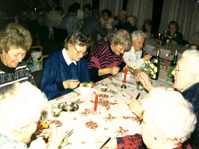 Personen uit Dorp
De oudjes in de Moriaan voor de Bingo middag 1989
Keywords: waz