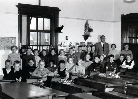 Heilighartschool Wijk aan Zee
H. Hartschool  Klas 5 anno 1957
Keywords: waz heilighartschool wijk aan zee