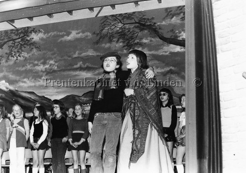 Heilig Hartschool
Musical Vissers en Stropers 1974
Keywords: waz h hartschool