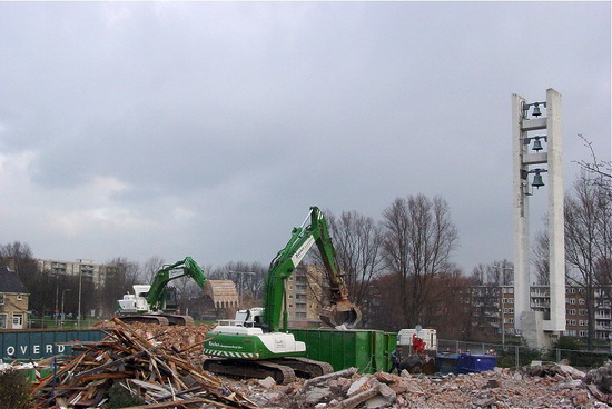 Sint Jozefkerk Laan der Nederlanden
De resten van Jozef Kerk, aan de Laan der Nederlanden. Gesloopt in voorjaar 2005 ook hier komt nieuwbouw!

foto Maarten Veelen.
Keywords: Sint Jozefkerk Laan der Nederlanden