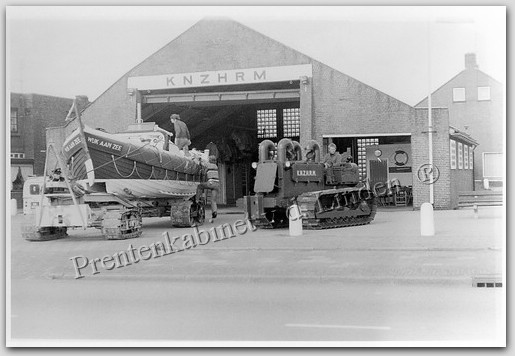 KNZHRM
De boot voor het boothuis verl.voorstraat
Keywords: waz boot