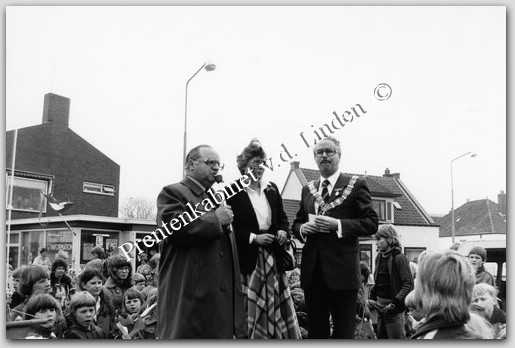 koninginnedag
koninginnedag 1978 met Harrie Ter Horst en Mevr en Hr Hubers burgemeester van Beverwijk en Wijk aan Zee
Keywords: waz koninginnedag hubers horst