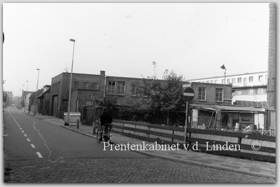 Koningstraat
Koningstraat nabij de Melkfabriek  anno November 1985  foto J. v.d. Linden
Keywords: bwijk koningstraat