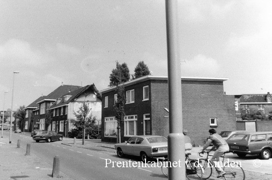 Koningstraat nabij Hobbesteeg 
Koningstraat nabij Hobbesteeg  anno augustus 1985  foto J. v.d. Linden
Keywords: bwijk koningstraat hobbesteeg