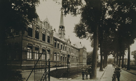 Baanstraat Bisschoppelijke Kweekschool
Kweekschool aan de Baanstraat
Keywords: bwijk Baanstraat Bisschoppelijke Kweekschool