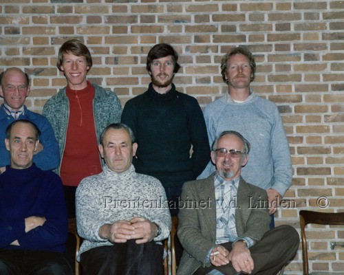 Gemeente Personeel
Medewerkers Gemeente Beverwijk Duinrust 1980 staand vlnr. R.J. Verzijlenberg, M.C. Kouwenhoven, M. Jungbacker, A.C. Bruin. zittend vlnr. H.J. Kimman, E.H. Geldermans, A Rondeel.   foto J. Versteeg
Keywords: bwijk verzijlenberg, kouwenhoven, jungbacker, bruin, kimman geldermans rondeel