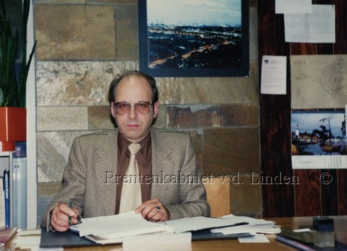 Personen
Mederwerker Gemeente Beverwijk afd. Eltro-Reiniging en Vervoer 1980 F. van Luijk   foto J. Versteeg
Keywords: bwijk luijk