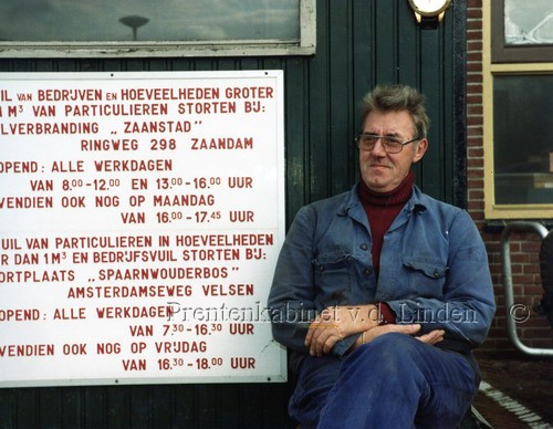 Personen
Medewerker Gemeente Beverwijk 1980 J. Lof   foto J. Versteeg
Keywords: bwijk lof