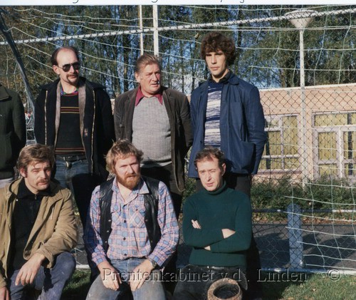 Personen
Medewerkers Gemeente Beverwijk 1981 afd. Sport staand vlnr. M. Meijer, J.C. van Rijn, S.P. Rumping, N.A. Pekel. zitten vlnr. C.G. Durge, J.N. Groen, W.J. Ulrich    foto J. Versteeg
Keywords: bwijk durge groen ulrich meijer rijn rumping pekel