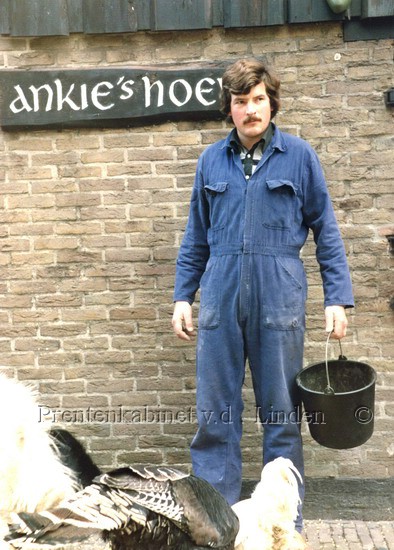 Personen
Medewerker Gemeente Beverwijk 1981  W.M. Brandjes    foto J. Versteeg
Keywords: bwijk brandjes