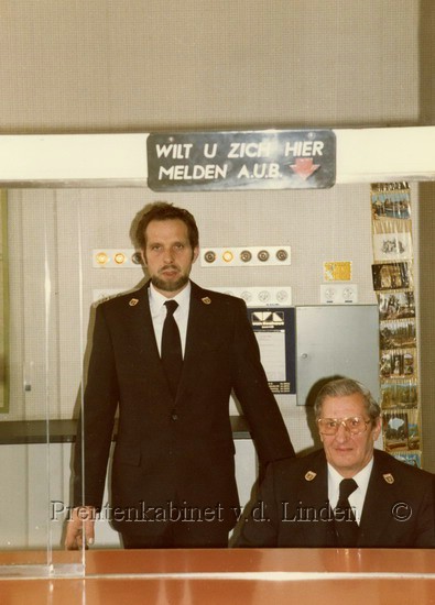 Personen
Medewerkers Gemeente Beverwijk 1981 de Bodes vlnr. J.G.S. de Boer, F. Berkhout
Keywords: bwijk boer berkhout