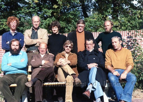 Personen
Medewerkers Gemeente Beverwijk 1981 staand vlnr.  P.A. van den Bosch, A. van Duivenvoorde, J.P. Kuiper, J. Brakenhoff, C. Th Beentjes.  zittend vlnr. C. Struik jr., M.P. van Noort, H.M. Duin, J. van Bugnum, J.P. de Ruijter    foto J. Versteeg

Keywords: bwijk bosch duivenvoorde kuiper brakenhoff beentjes struik noort duin bugnum ruijter