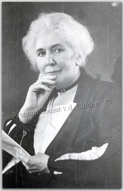 Personen
Mw. van Hattum - Dekker de laaste bewoonster van Scheijbeek overl. 1945   Foto Prentenkabinet J. v.d. Linden
Keywords: bwijk van hattum dekker scheijbeek