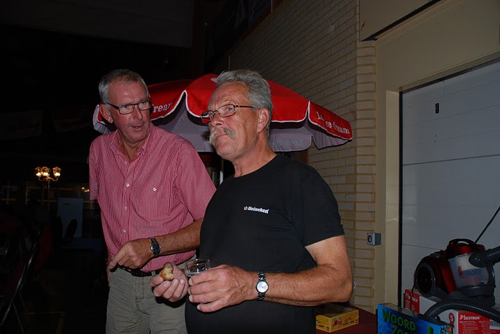 Personen uit dorp
Sept 2010 Peter van de Linden en Theo Kok

Het is weer zo ver vakanties zitten er op er word weer hard gewerkt aan de site 
aankomende maanden volop kijk plezier, bedankt voor het begrip! Jan vd linden

foto Roos vd Linden
Keywords: waz personen linden kok