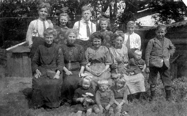 Personen uit dorp
Familie de Winter uit Gasthuistraat
Kinderen van Jan de Winter en Wilhelmina Klaassen
 
Jan de Winter  geboren 1 juni 1855 te Wijk aan Zee en Duin,
                        overleden 12 juli 1896 te Wijk aan Zee en Duin (oud 41 jaar)
                        en gehuwd 01 april 1880 te Wijk aan Zee en Duin, oud 24 jaar
                        beroep: arbeider, met
Wilhelmina Catharina Klaassen geboren 27 augustus 1861 te
Wijk aan Zee en Duin, oud 18 jaar
overleden 29 juli 1933 te Velsen, oud 71 jaar
weduwnaar Pieter Castricum   ( 2 de echtgenoot )
weduwe van Jan de Winter
Vader Anthonius Klaassen en Moeder Gerritje Durge
 
Ouders van: Jan de Winter:   Jan de Winter en Catharina Brasser
 
Wilhelmina Catharina Klaassen oud 53 jaar  gehuwd  2  op
10 februari 1915 te Wijk aan Zee en Duin
met Pieter Castricum, geboren te Castricum oud 54 jaar
weduwnaar van Elisabeth Swart
Ouders: Dirk Castricum en Neeltje Hoefgeest
 
 
                               
Kind     1  Johannes de Winter (Jan) geboren 19 mei 1880 te Wijk aan Zee en Duin
                overleden 27 oktober 1955 te Wijk aan Zee
                gehuwd met Sophia Sara van Os geboren 28 juni 1884 Amsterdam
                overleden te Wijk aan Zee begraven Duinrust Beverwijk
 
 
 
Kind    2   Anthonius de Winter (Toon) geboren 26 juli 1881 te Wijk aan Zee en Duin
                overleden 7 september 1952 oud 71 jaar te Heerlen
                weduwnaar van Maria Francisca  Tax
                overleden 31 maart 1944 oud 63 jaar te Beverwijk Brandsteeg 3
 
                de H. Uitvaartdienst zal plaats hebben op dinsdag  9 uur,
                in de parochiekerk St Agatha te Beverwijk
                na de begrafenis op het R.K.  Kerkhof aldaar. 
 
                    Kinderen  Wilhelmina de Winter
                                    Marietje de Winter
                                    Francisca de Winter
  
 
Kind    3  Gerardus de Winter geboren 03 februari 1883 te Wijk aan Zee en Duin
               overleden 18 juli 1884 leeftijd 1 jaar oud
 
 
Kind    4  Gerrarda de Winter(Grada)geboren 29 november 1884 te Wijk aan Zee en Duin,
               Gehuwd met Bertus Pisano
 
                Kinderen  Hendrika Pisano
 
 
 
Kind    5   Cornelis de Winter  (Kees)  geboren  15 juni 1887  te Wijk aan Zee en Duin
                overleden 01  maart 1962 te Beverwijk
                begraven 03 maart 1962 te Wijk aan Zee (religie: RK),
                beroep(en): tuindersknecht, arbeider, grondwerker Hoogovens, los arbeider
                Gehuwd  08 november 1911 te Wijk aan Zee en Duin met:
                Anna Schelvis (Anne) geboren 27 februari 1889 te Wijk aan Zee en Duin,
                Ged. 27 februari 1889 te Wijk aan Zee en Duin
                te Beverwijk, begraven 27 maart 1950 te Wijk aan Zee
                (religie: RK), beroep(en): werkster,
                dochter van Willem Leendert Schelvis en Hillegonda Duin (Gon)
 
                Kinderen        Leo de Winter
                                      Mien de Winter
                                      Gonnie de Winter
                                      Grada de Winter
 
 
 
 
 
foto Huwelijk van Dirk de Winter 29 september 1936 met Akke Tekstra
van het prentenkabinet hieronder  gegevens personen op de foto.
                     
Kind   6   Theodorus de Winter (Dirk) geboren 18  mei 1889 te Wijk aan Zee en Duin
                overleden 26 mei 1961 te Wijk aan Zee
                gehuwd 29 april 1936 met Akke Tekstra geboren 11 april 1904 overleden 13 januari 2002  
                Woonde Op de Achterweg 13  te Wijk aan Zee
                Ome Dirk is laat getrouwd! (Eerste Huwelijk)
                ( Hadden geen Kinderen.)
                Akke Tekstra hertrouwd na overlijden van Dirk de Winter met
                Johannes C.A. Hardenberg geboren 25 oktober 1899.
                overleden 27 juni 1987. Verder geen gegevens.
             
                 Foto Pieter Castricum (oude man met baard) 2 de echtgenoot van Wilhelmina Klaassen
                        Zit naast Dirk de Winter! (Bruidegom)
                        Willemina Klaassen eerste echtgenoot Jan de Winter overl. 12 juli 1896 oud 41 jaar
 
               1 rij   v.l.n.r. Moeder v. Akke Tekstra  Akke Tekstra Dirk de Winter Pieter Castricum
                        de weduwnaar van Wilhelmina Klaassen (overl. 29 juli 1933 Velsen oud 71 jaar)
                        de moeder bruidegom Dirk de Winter
                2 rij  v.l.n.r. Ka de Winter (getrouwd met Gijs Schelvis)
                        (zuster Jan en Dirk en Antoon de Winter) in lichte Jurk, ernaast staat
                        Guurt de Winter Duin (getrouwd met Willem de Winter)
                        Zij is een schoonzuster van:
                        Johannes (Jan) de Winter en Sophia Sara (Fie) de Winter van Os
               3 rij   Anna Schelvis is getrouwd met Kees de Winter,
                        de vrouw met 6 knopen op de jurk en witte kraag.
                        Kees is een broer van Dirk en Jan en Antoon de Winter op de foto!
                        Guurt de Winter Duin,Sophia Sara (Fie) de Winter van Os,
                        Johannes (Jan) de Winter, en Annie de Winter
                        witte bloes, ernaast staat de familie van Akke Tekstra
 
                4 rij  v.l.n.r. NN. tegen het raam Antoon de Winter, NN, Gijs Schelvis 
                        Een broer van Anna Schelvis
                        (hij staat achter tussen Jan de Winter en Annie de Winter in) 
 
 
 
Kind   7   Petrus de Winter geboren 15 december 1890  te Wijk aan Zee en Duin
               overleden 30 november 1906 leeftijd 15 jaar oud
 
 
 
 
Kind   8   Catharina de Winter ( Ka ) geboren 19 augustus 1893 te Wijk aan Zee en Duin
               overleden 21 mei 1979 te Beverwijk, begraven te Wijk aan Zee - RK
               Gehuwd 03 november 1920 te Wijk aan Zee en Duin (religie: RK) met
               Gijsbertus Schelvis (Gijs) geboren 16 februari 1894 te Wijk aan Zee en Duin.
               Ged. 19 februari 1894 te Wijk aan Zee en Duin (religie: RK),
               overleden 25 september 1964 te
               Beverwijk, begraven te Wijk aan Zee (religie: RK),
               beroep(en): grondwerker, fabrieksarbeider,
               hoogovenarbeider, kooksblusser, kooksverlader,
               zoon van Willem  Leendert Schelvis en Hillegonda Duin (Gon)
                         
 
               Kinderen    Petronela Schelvis 
 
 
Kind   9  Wilhelmus de Winter (Willem)  geboren 20 juli 1895 te Wijk aan Zee en Duin
              gehuwd 30 oktober 1917 oud 22 jaar met
              Geertruida Duin (Guurtje) leeftijd 23 jaar oud,
              geboren Wijk aan Zee en Duin
                        
              Ouders Bruid: Gerrit Duin en Catharina van der Meij  
              beroep: Bruidegom schippersknecht
 
              Kinderen    Piet de Winter
                                Gerard de Winter
                                Tini de Winter
                                Cobie de Winter
                                Theo de Winter
  
              
                 
Keywords: waz personen winter