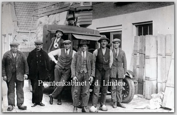 Bedrijven Beverwijk
Grote Houtweg 1 Beverwijk anno 1928   eigen foto
Keywords: bwijk grote houtweg