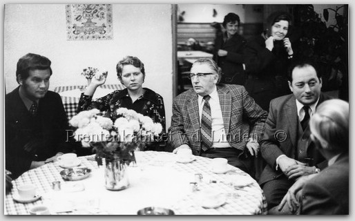 Personen uit dorp
v.l.n.r. Bob Schelvis (geb. 2-12-1941 Aton) Mar Schelvis - Bodewes (geb. 13-8-1947) Piet Meijer (geb. 16-5-1910 ovl. 26-7-1994 aannemersbedrijf) Jan de Boer (geb. 1-5-1930 ovl. 12-6-2001 cafe de Zon)
Keywords: waz schelvis bodewes meijer boer