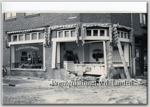 Politie Beverwijk 
Politie Beverwijk Arendsweg hoek Grote Houtweg 22 Oktober 1948
Keywords: bew politie