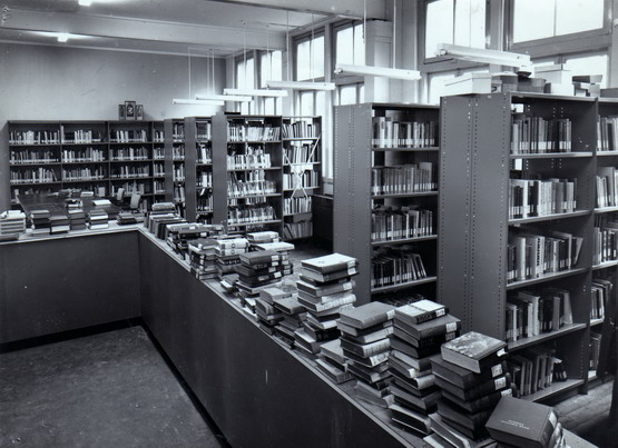 R.K. Bibliotheek 
R.K. Uitleenbibliotheek aan de Galgenweg   Foto Hans Blom
Keywords: bwijk galgenweg